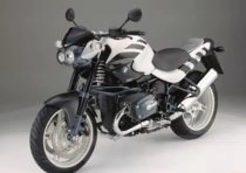 Le differenze pi&amp;ugrave; evidenti con la 1150R si concentrano sull'avantreno
