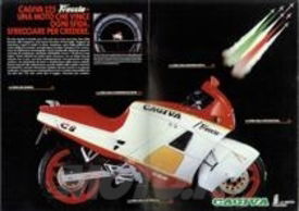 La Cagiva Freccia C9 in una pubblicità dell'epoca
