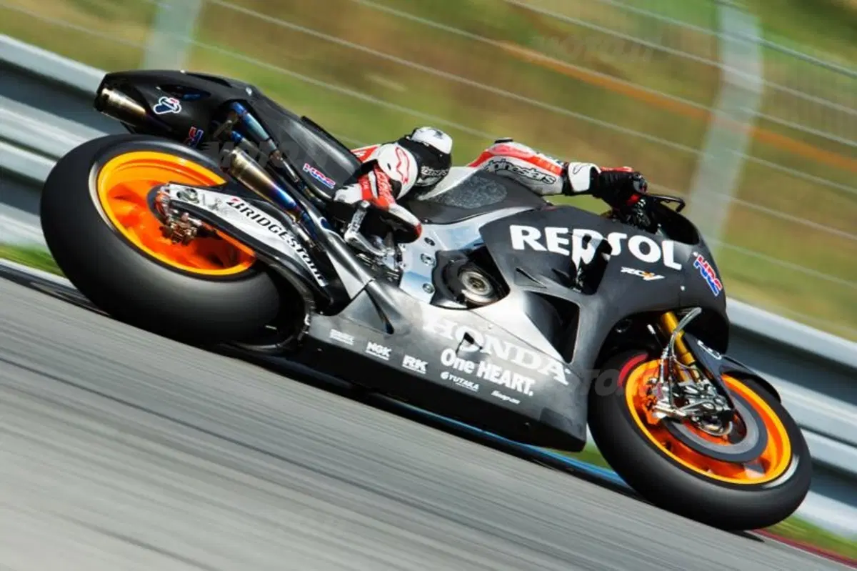 Marquez e Pedrosa: primi giri sulla Honda 2015 (2)