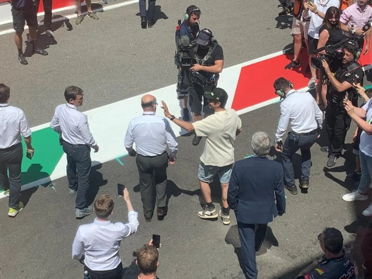 MotoGP 2022. GP d'Italia al Mugello. Ciao 46, ciao Valentino Rossi, ritirato il numero giallo tra cori da stadio: "Peccato" (4)