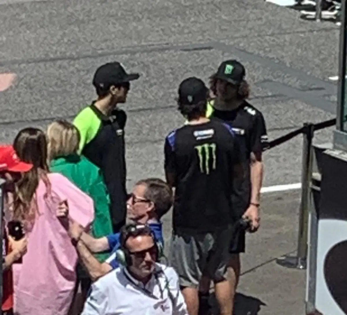 MotoGP 2022. GP d'Italia al Mugello. Ciao 46, ciao Valentino Rossi, ritirato il numero giallo tra cori da stadio: "Peccato" (9)