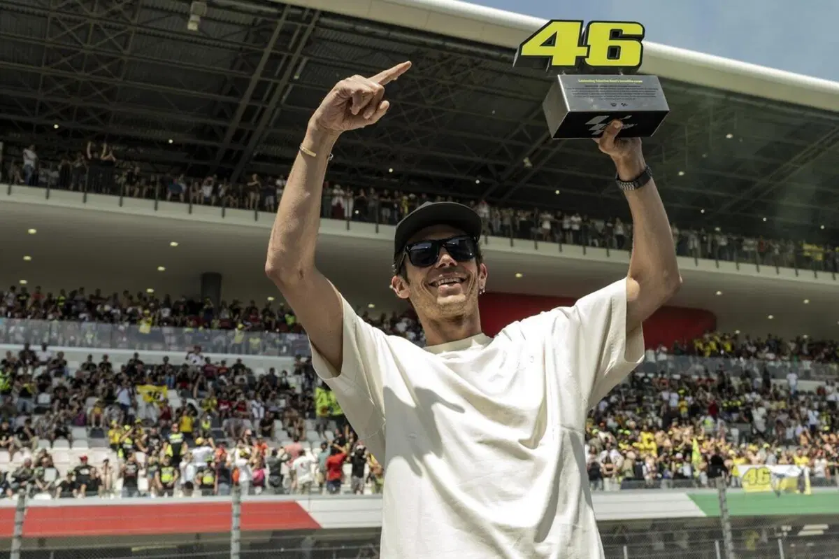 MotoGP 2022. GP d'Italia al Mugello. Ciao 46, ciao Valentino Rossi, ritirato il numero giallo tra cori da stadio: "Peccato" (3)
