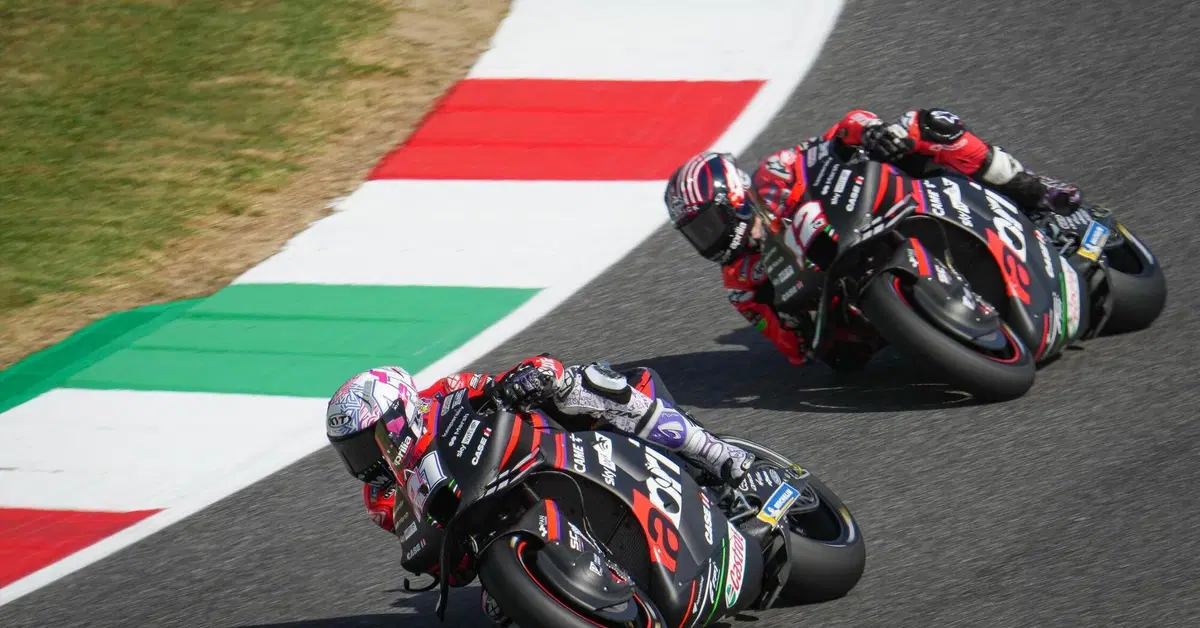 MotoGP 2022. GP d'Italia al Mugello, nel warm up doppietta Aprilia con Aleix Espargaro e Maverick Vinales