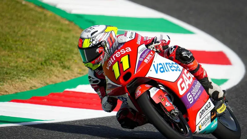 MotoGP 2022. GP d'Italia al Mugello, in Moto3 vince Sergio Garcia, caduto Dennis Foggia, quarto Andrea Migno