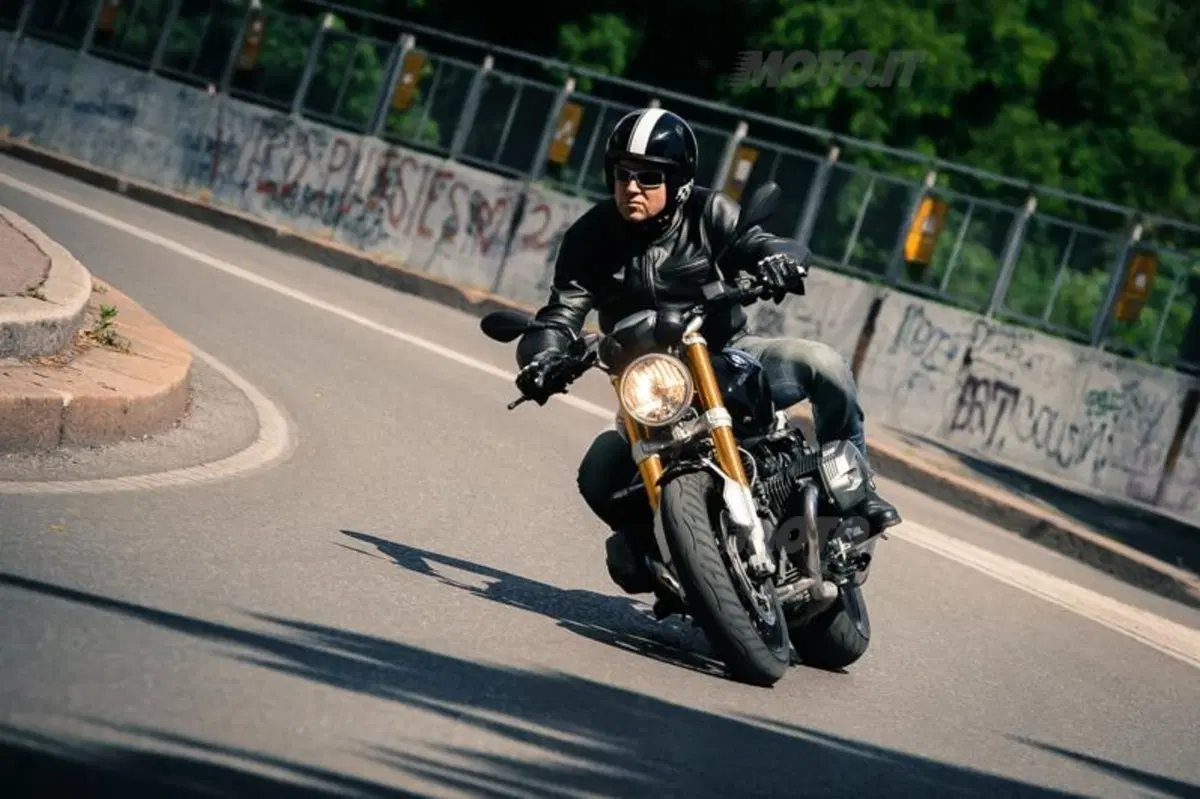 BMW R nineT  (2)