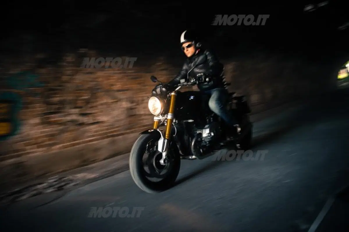 BMW R nineT  (4)