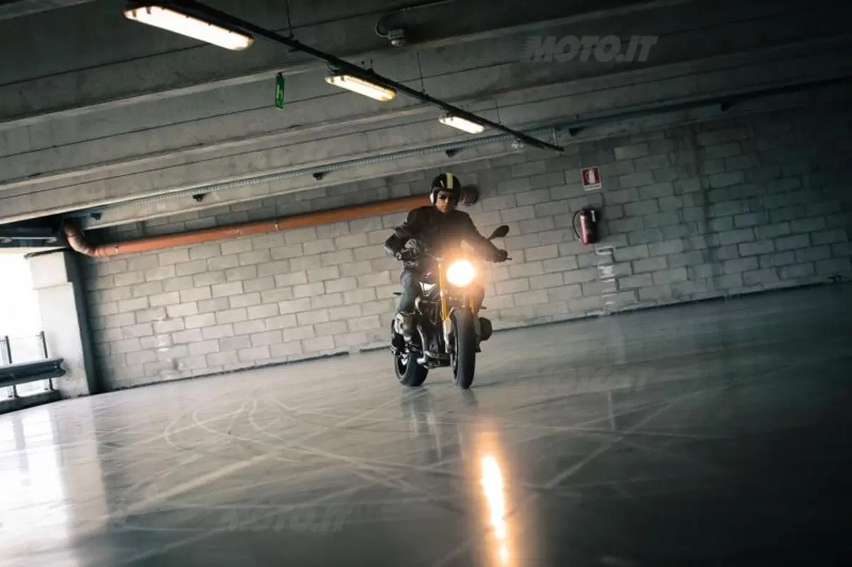 BMW R nineT  (5)