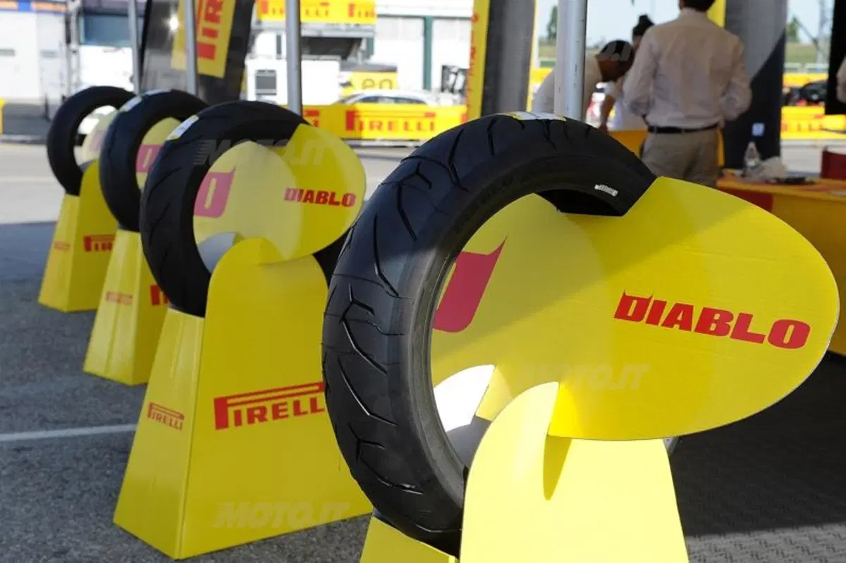 Pirelli Diablo Day 2014, in pista con Diablo Corsa e Supercorsa SP (4)