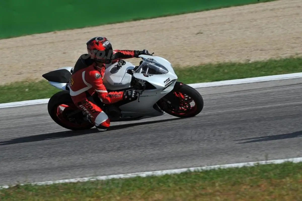 Pirelli Diablo Day 2014, in pista con Diablo Corsa e Supercorsa SP (8)