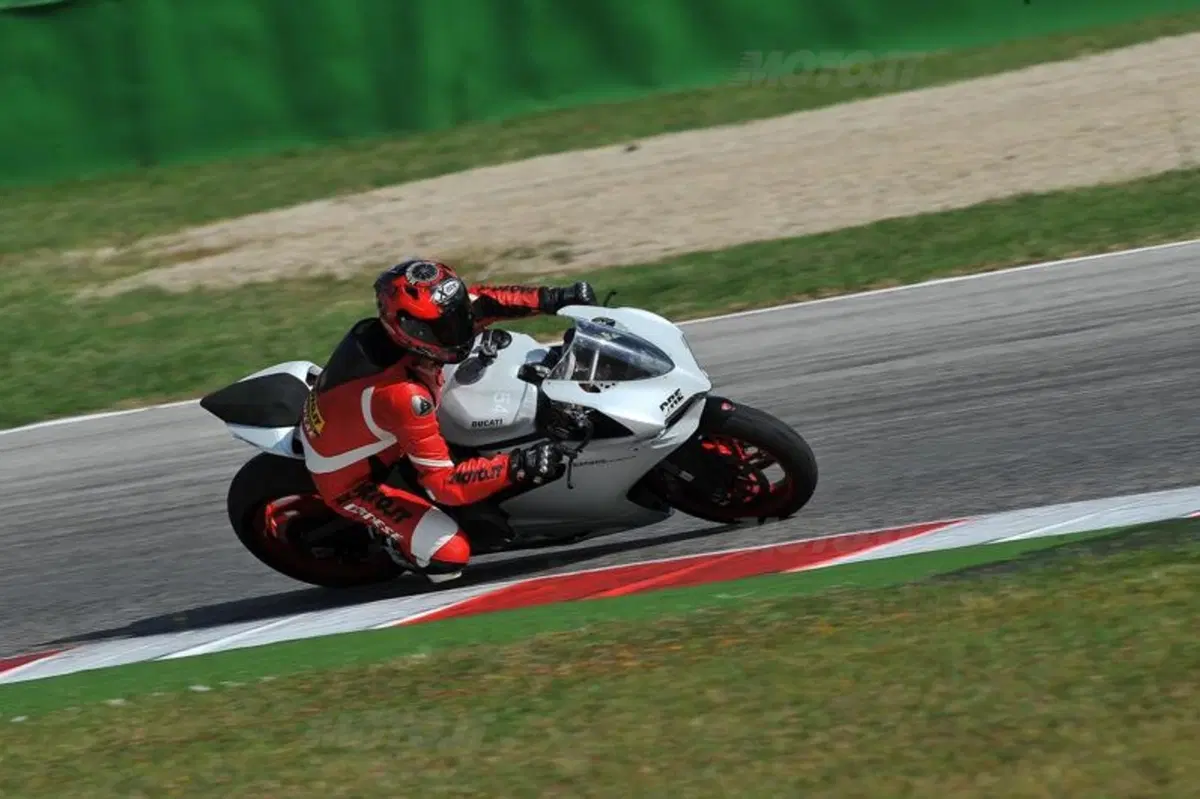 Pirelli Diablo Day 2014, in pista con Diablo Corsa e Supercorsa SP (9)