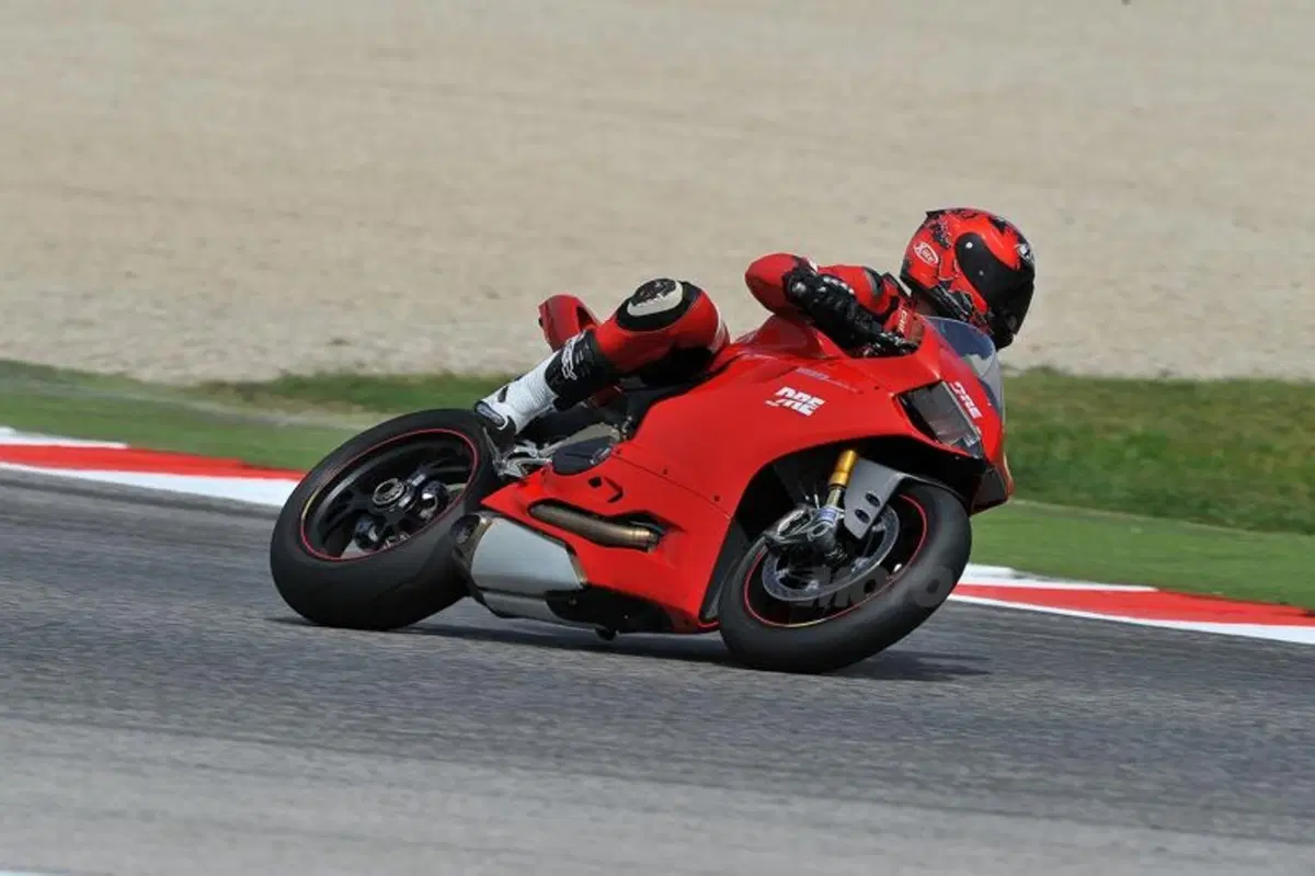 Pirelli Diablo Day 2014, in pista con Diablo Corsa e Supercorsa SP (11)