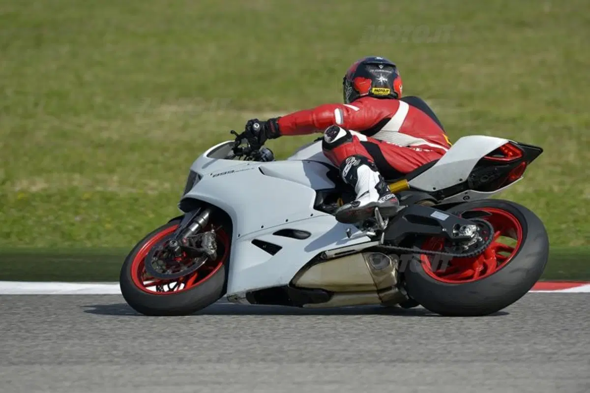 Pirelli Diablo Day 2014, in pista con Diablo Corsa e Supercorsa SP (18)
