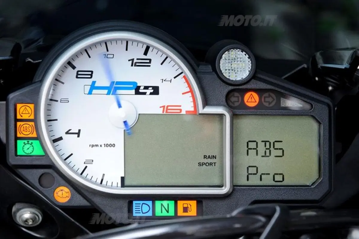 BMW presenta l'ABS sportivo utile in curva