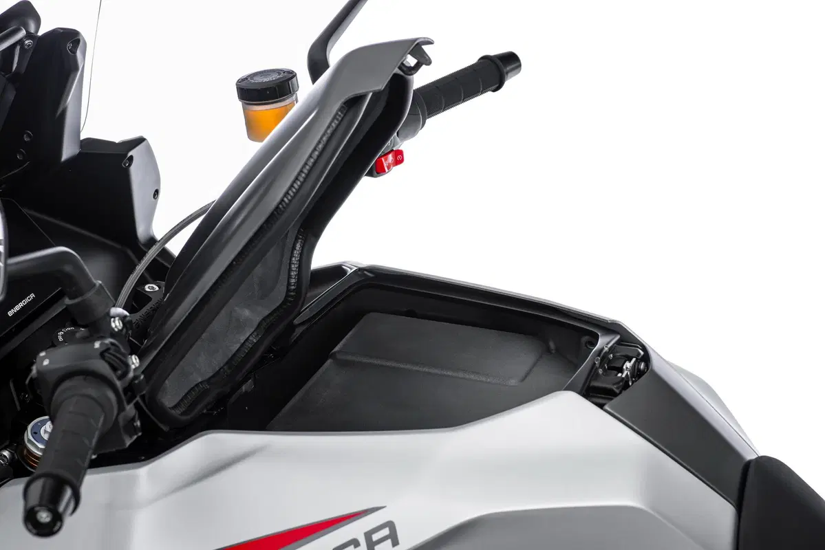 Energica svela Experia: è la vera alternativa elettrica per viaggiare? (11)