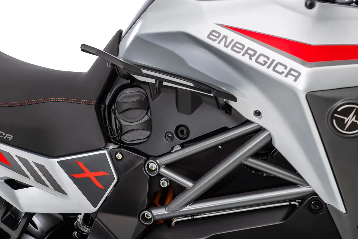 Energica svela Experia: è la vera alternativa elettrica per viaggiare? (13)