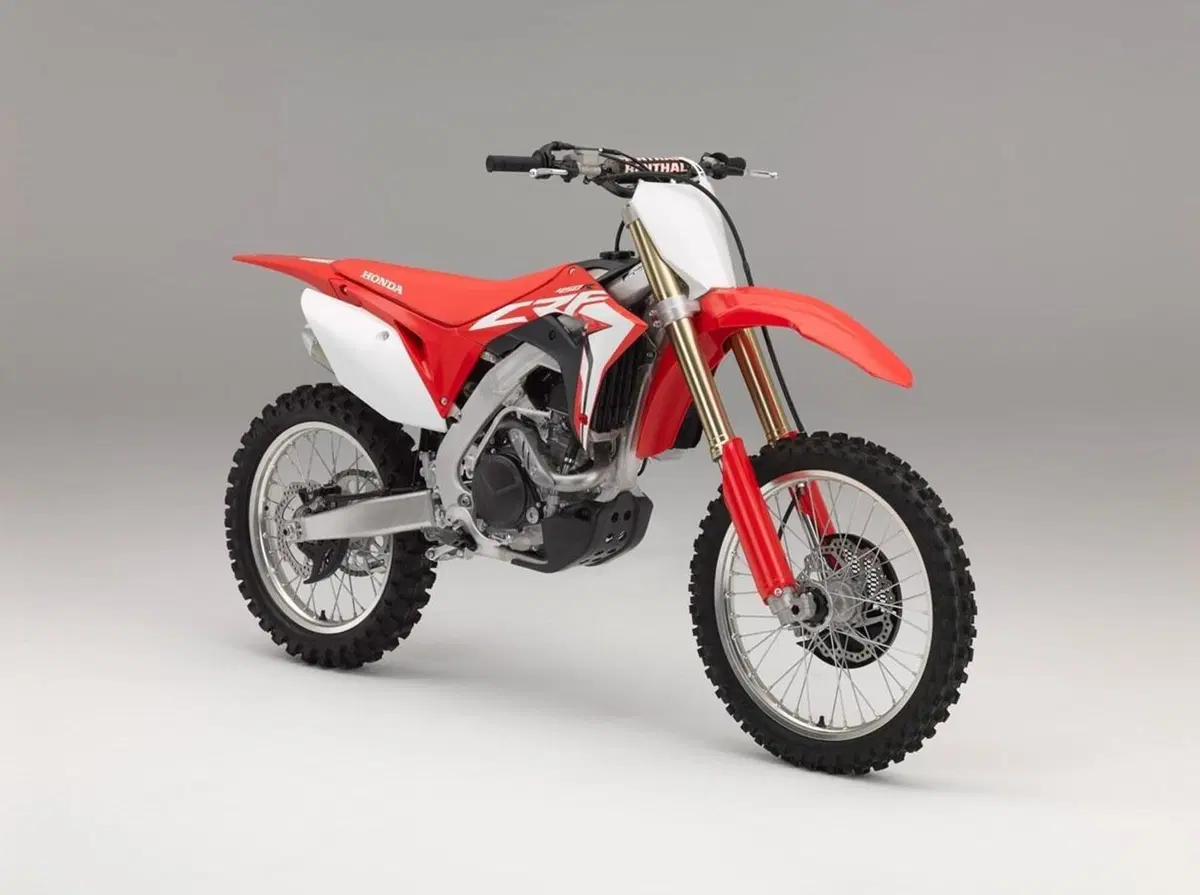 Honda CRF450R Anniversary e CRF250R 2023: 50 anni da protagoniste