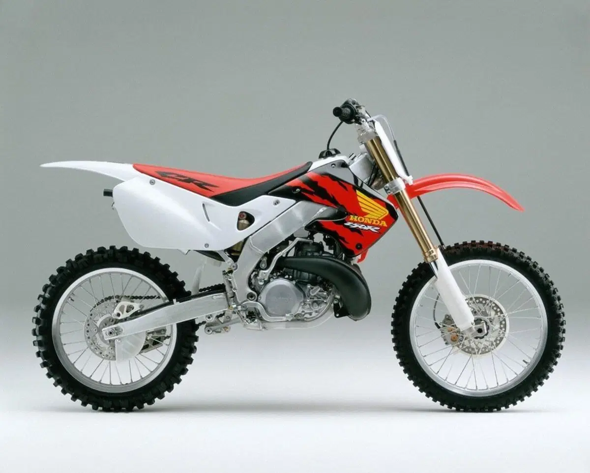 Honda CRF450R Anniversary e CRF250R 2023: 50 anni da protagoniste (13)