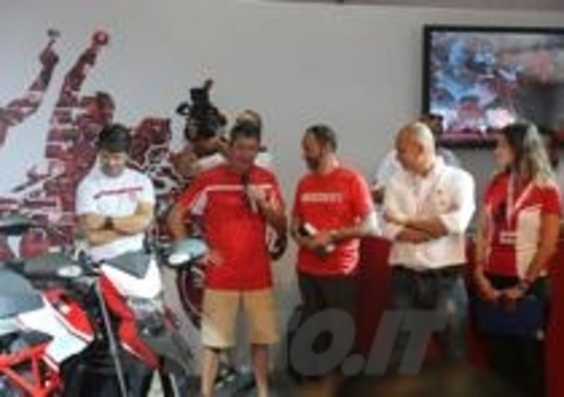 WDW 2014: Bayliss e Checa tengono a battesimo la Ducati Hypermotard SP 2015!