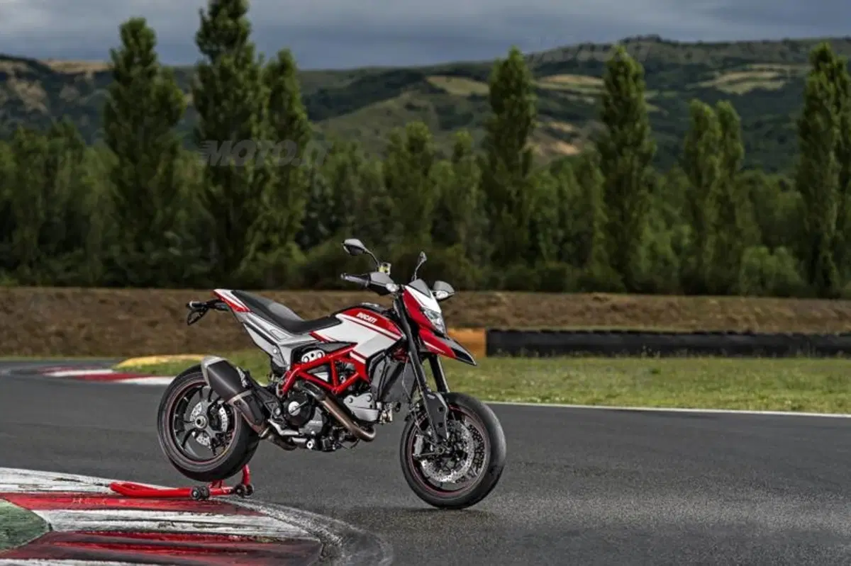 WDW 2014: Bayliss e Checa tengono a battesimo la Ducati Hypermotard SP 2015! (2)