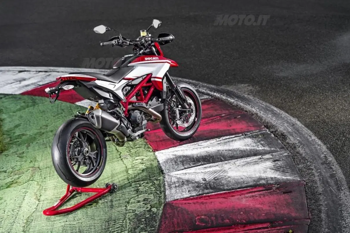 WDW 2014: Bayliss e Checa tengono a battesimo la Ducati Hypermotard SP 2015! (3)