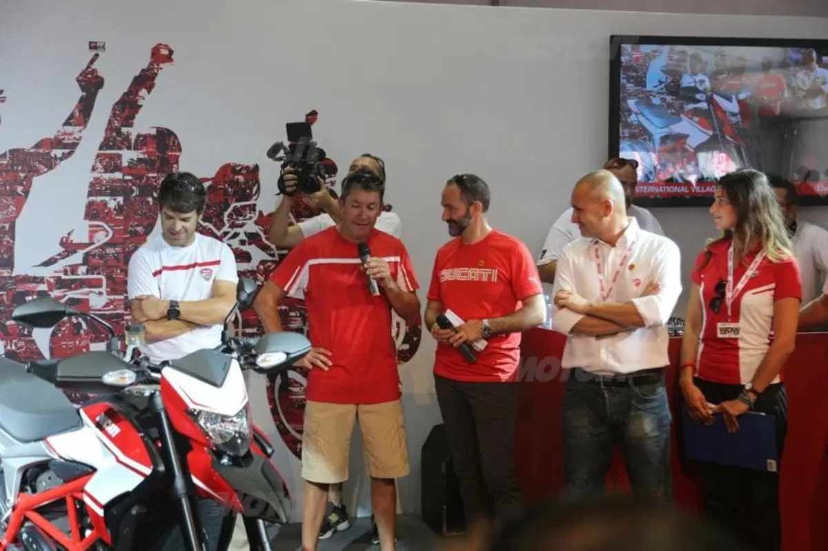 WDW 2014: Bayliss e Checa tengono a battesimo la Ducati Hypermotard SP 2015! (5)