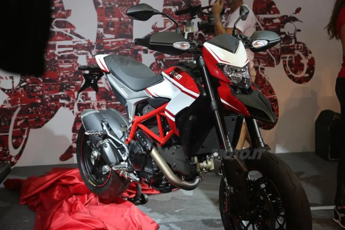 WDW 2014: Bayliss e Checa tengono a battesimo la Ducati Hypermotard SP 2015! (6)