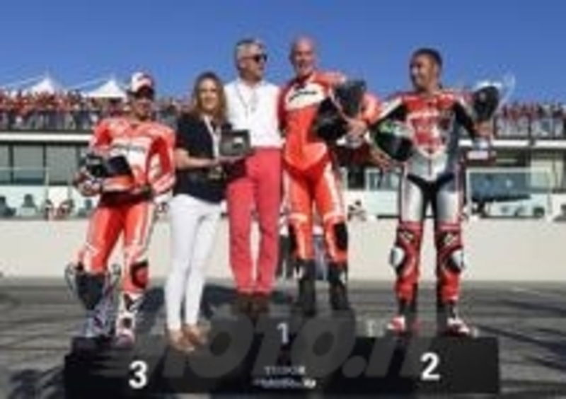 Rupert Stadler, presidente Ducati e AD Audi, premia i vincitori della Drag Race by Tudor
