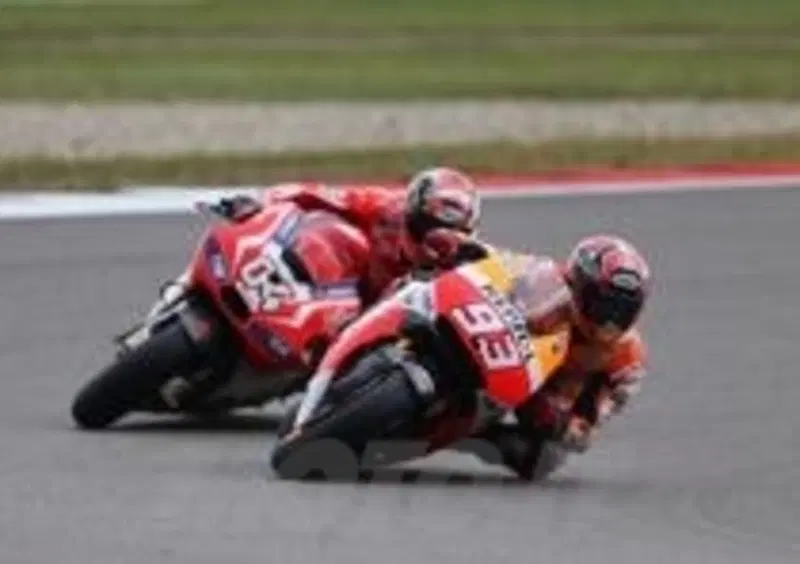 Dovizioso ad Assen, impegnato nel duello con Marquez che gli ha fruttato il secondo posto finale
