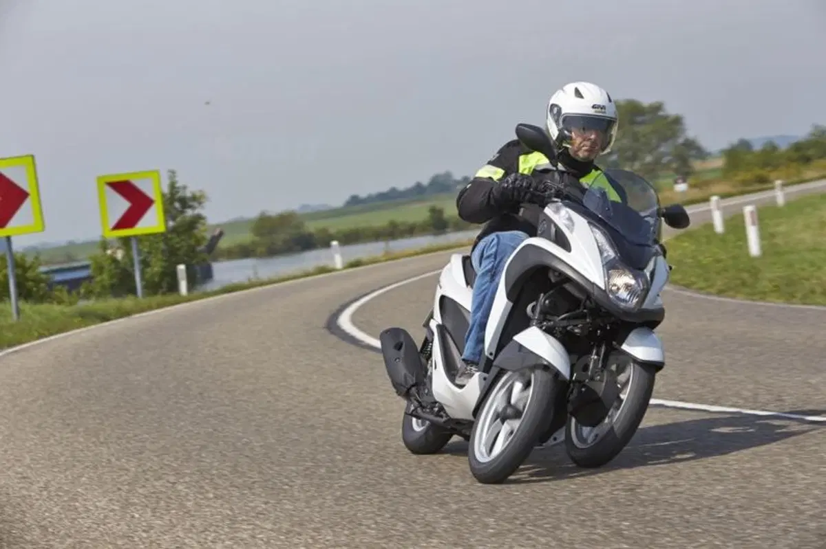 Yamaha Tricity (5)