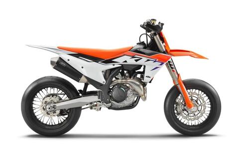 KTM 450 SMR 2023. Supermotard da impennate e traversi infiniti (7)