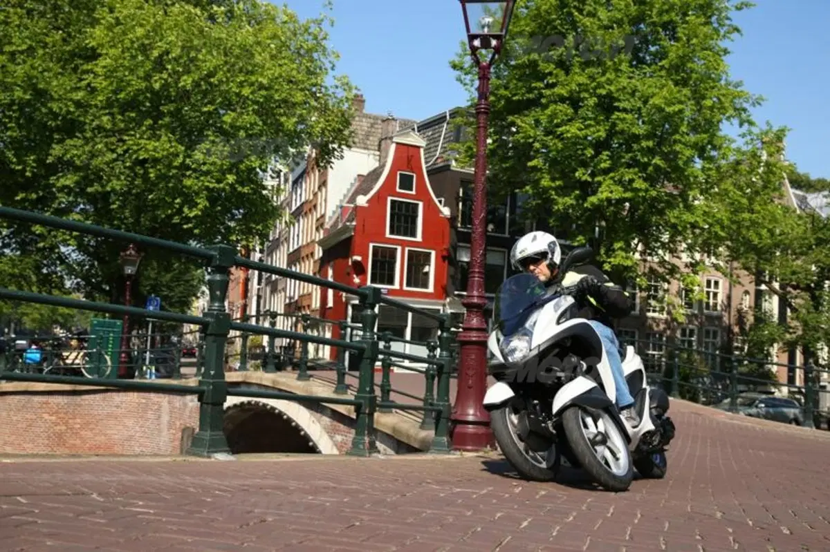 Yamaha Tricity (11)