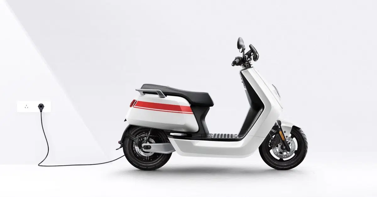 Mercato moto e scooter. La benzina costa e l'elettrico segna un +39%