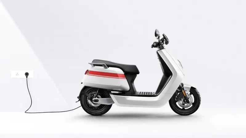 Mercato moto e scooter. La benzina costa e l'elettrico segna un +39%