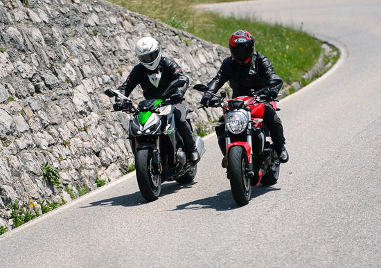 Ducati Monster 1200 vs Kawasaki Z1000