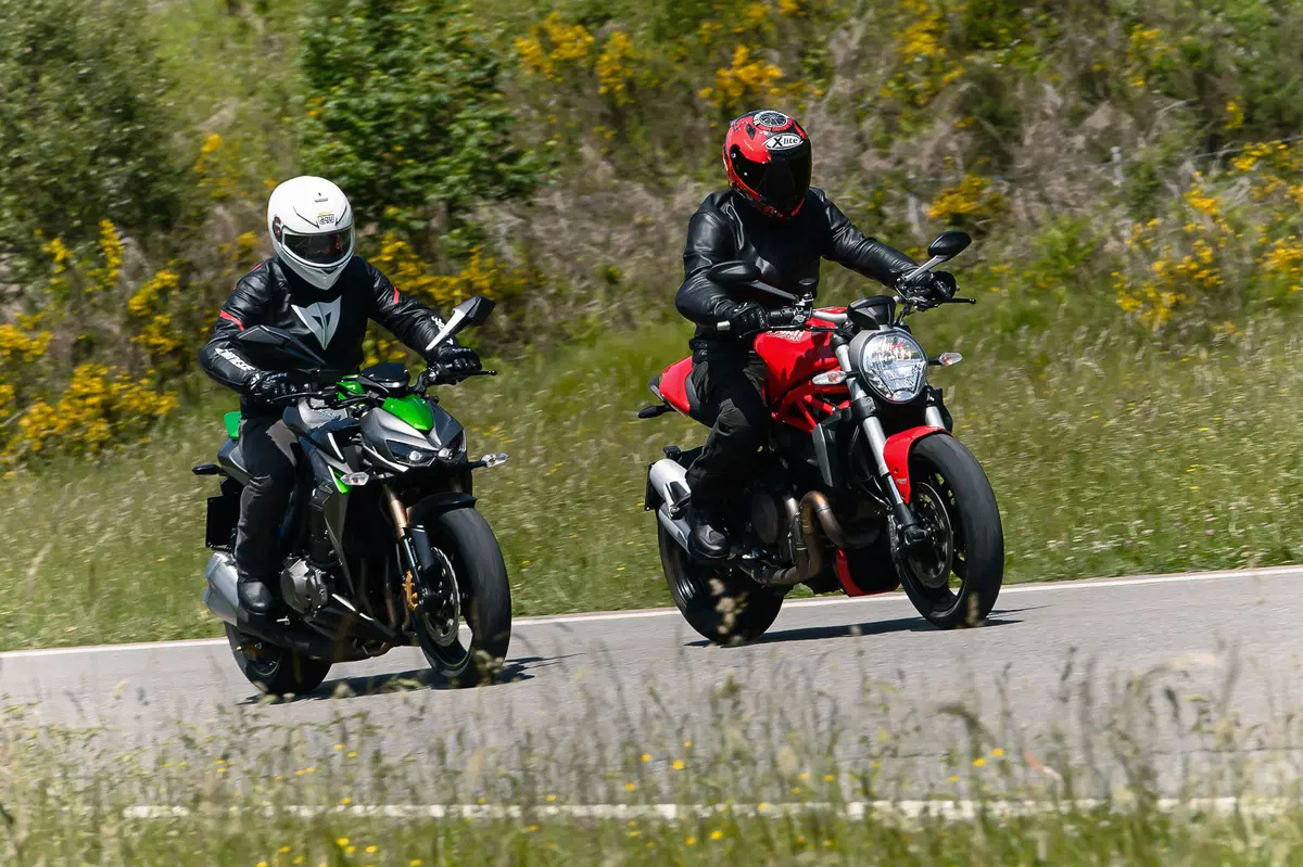 Ducati Monster 1200 vs Kawasaki Z1000 2014