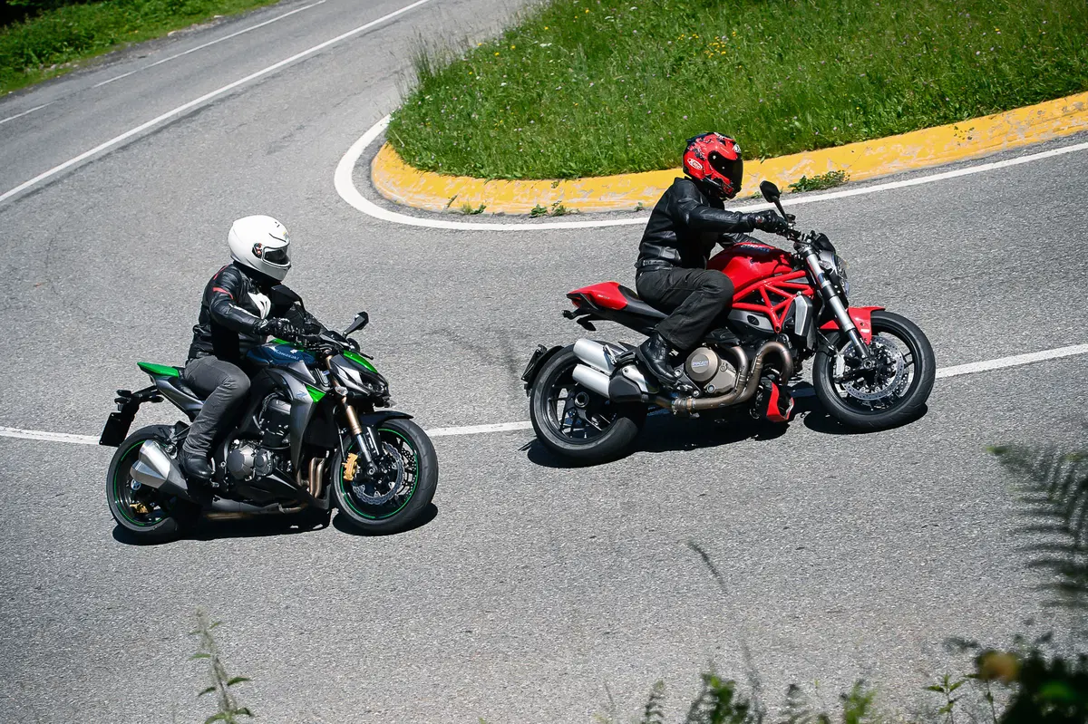Ducati Monster 1200 vs Kawasaki Z1000 2014 (4)