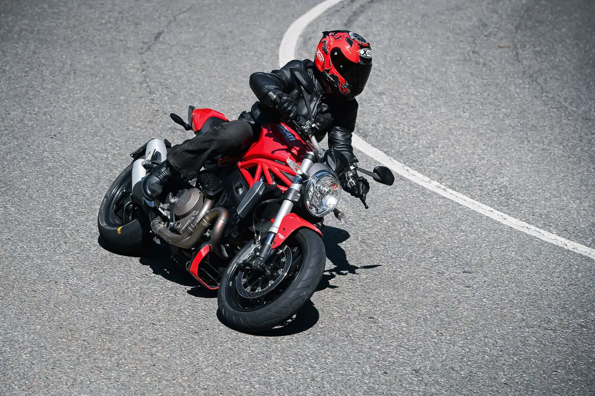 Ducati Monster 1200 vs Kawasaki Z1000 2014 (13)
