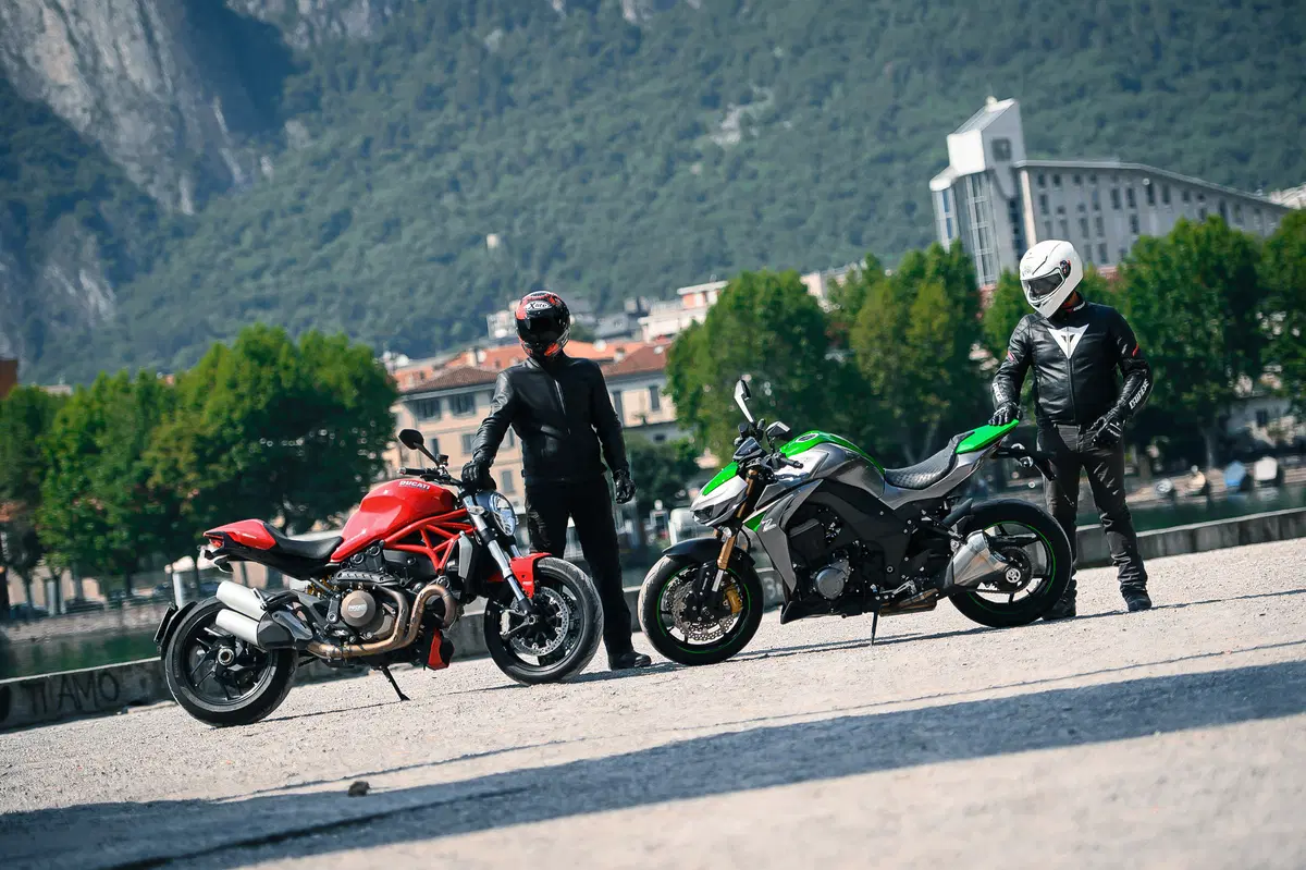 Ducati Monster 1200 vs Kawasaki Z1000 2014 (22)