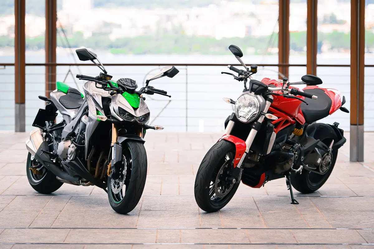 Ducati Monster 1200 vs Kawasaki Z1000 2014 (23)