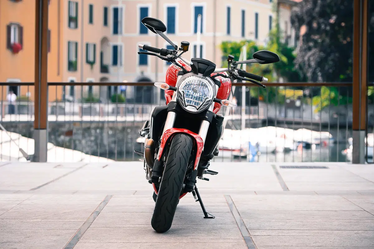 Ducati Monster 1200 vs Kawasaki Z1000 2014 (28)