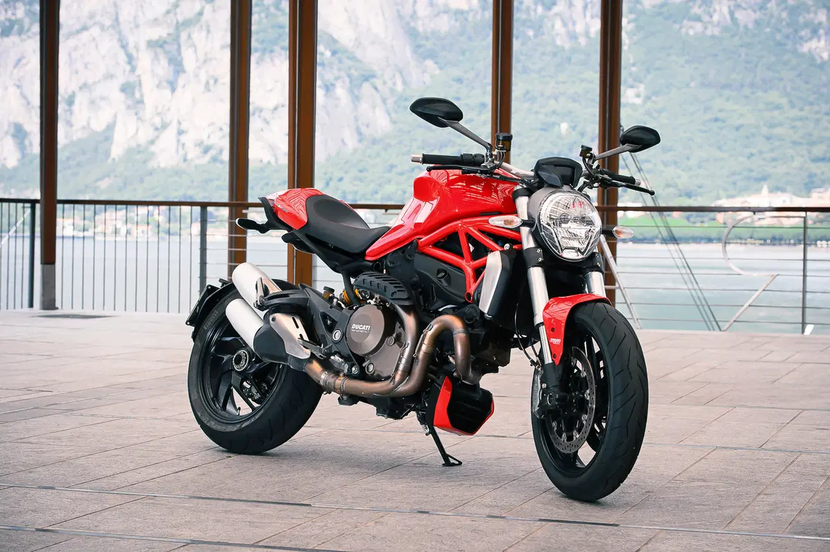 Ducati Monster 1200 vs Kawasaki Z1000 2014 (29)