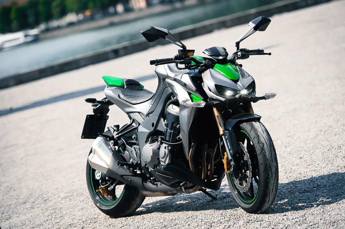Ducati Monster 1200 vs Kawasaki Z1000 2014 (32)