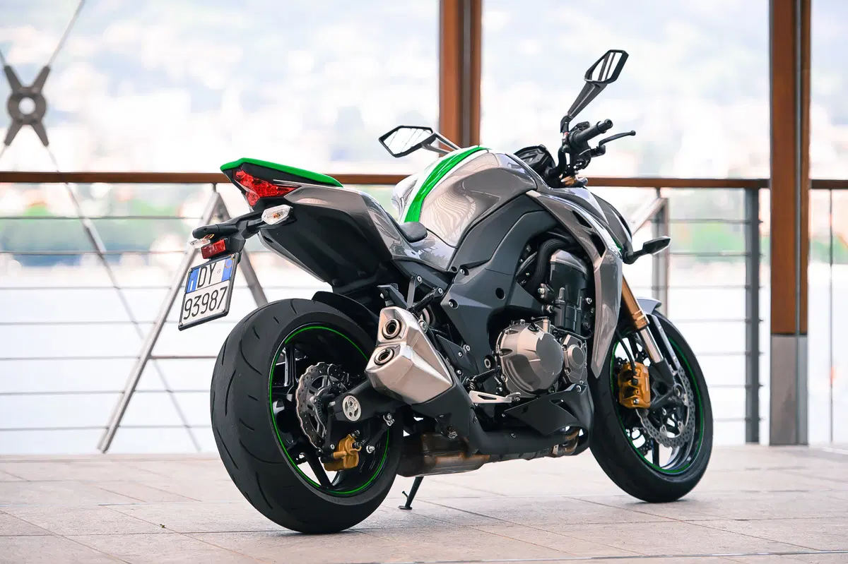 Ducati Monster 1200 vs Kawasaki Z1000 2014 (35)