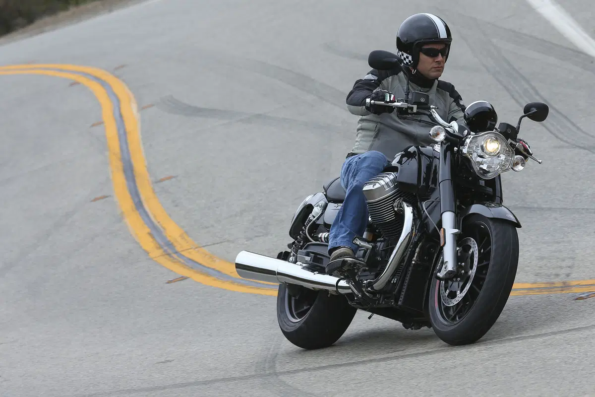 Moto Guzzi California 1400 Touring Custom (9)