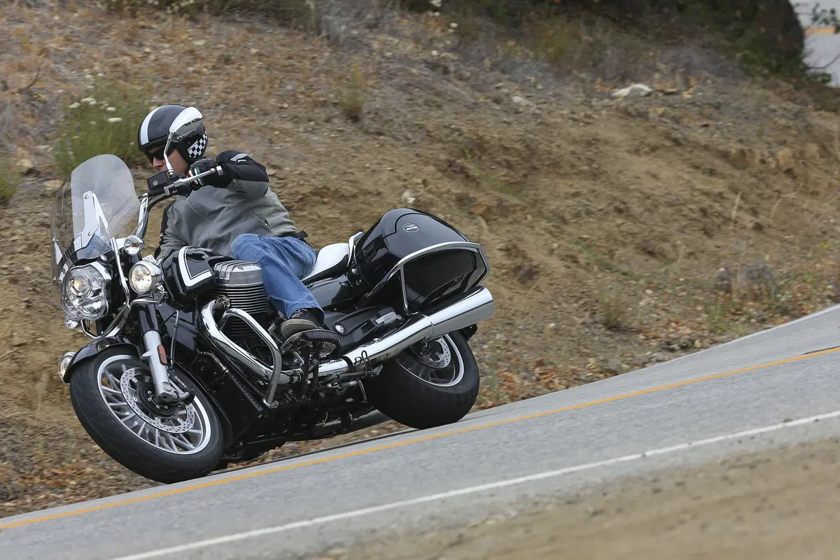 Moto Guzzi California 1400 Touring Custom (10)