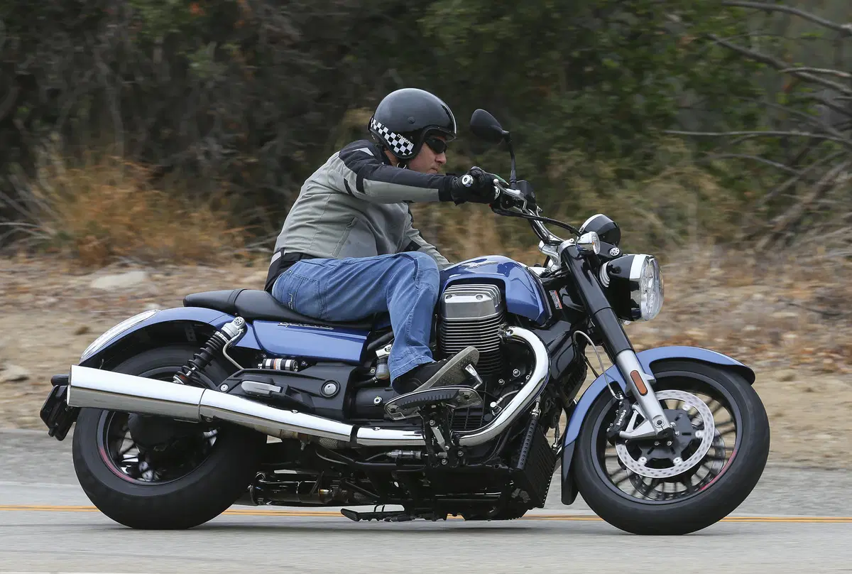 Moto Guzzi California 1400 Touring Custom (11)