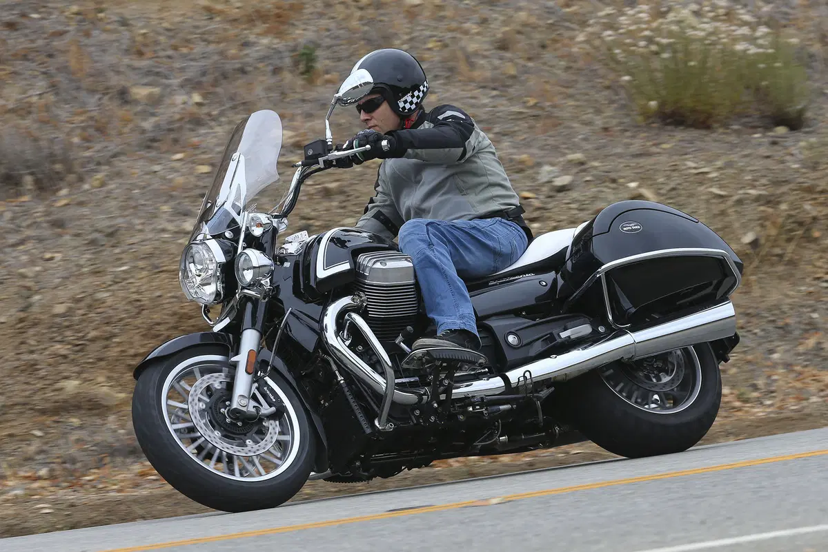 Moto Guzzi California 1400 Touring Custom (14)