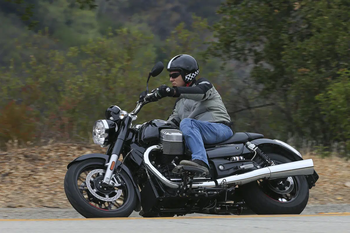 Moto Guzzi California 1400 Touring Custom (13)