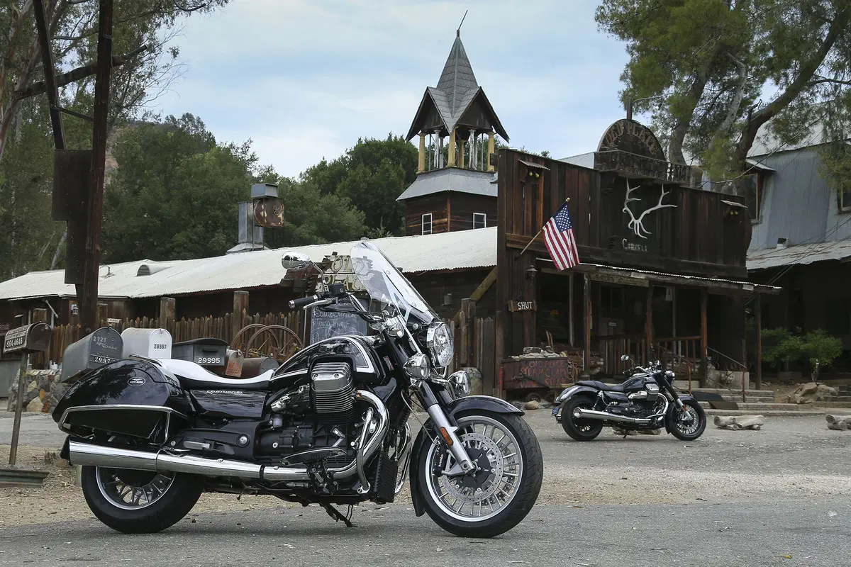 Moto Guzzi California 1400 Touring Custom (17)