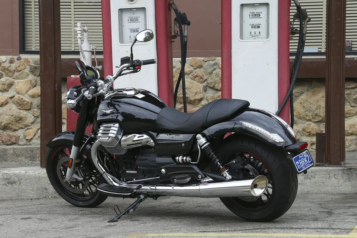 Moto Guzzi California 1400 Touring Custom (21)